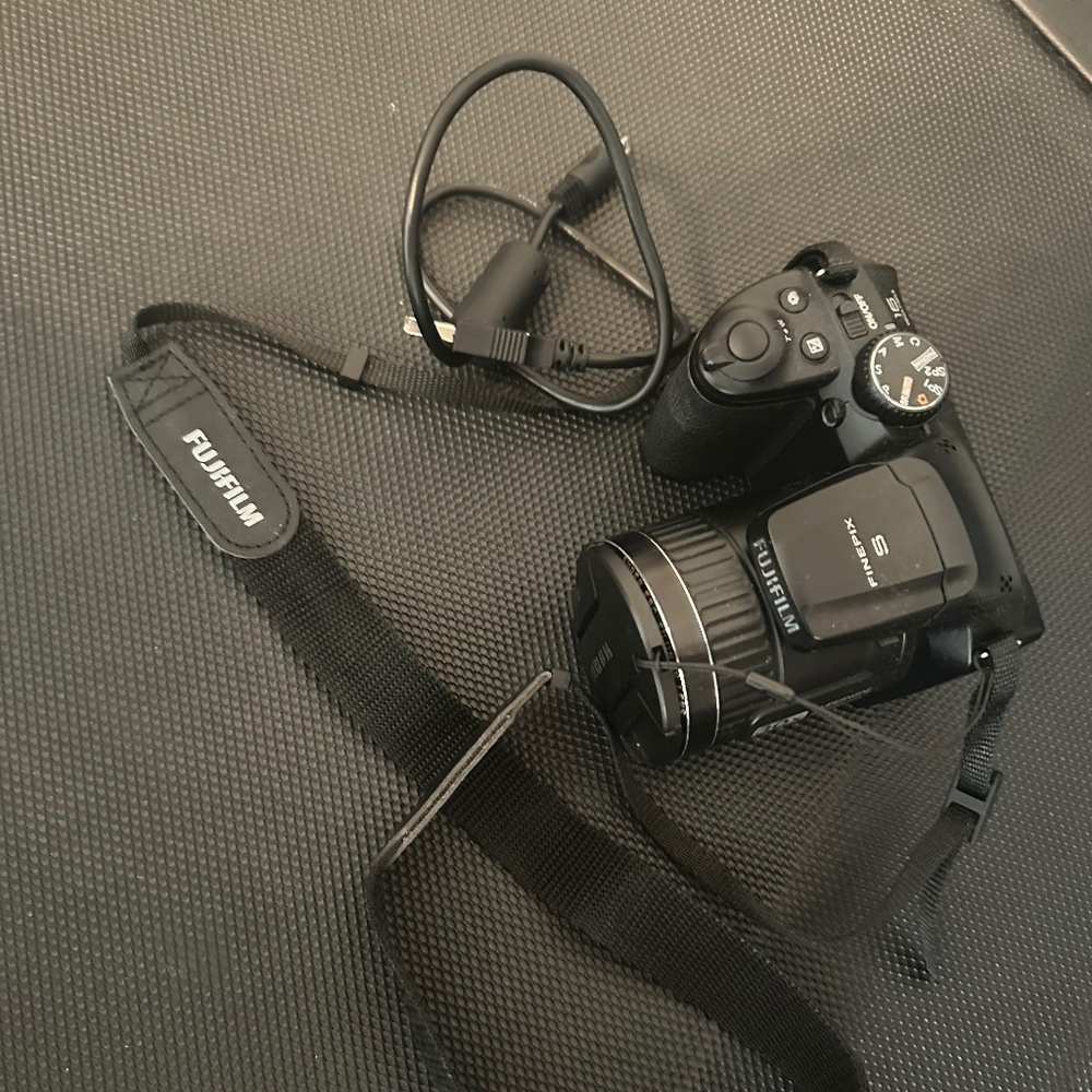 Fujifilm FinePix S4850 16 mega pixels - works great